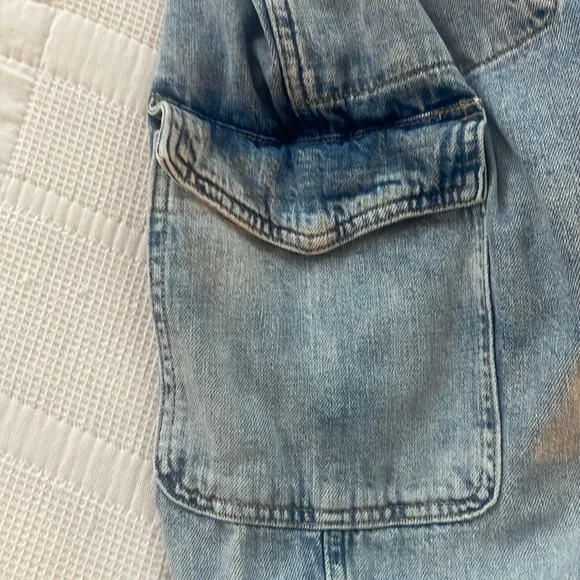 The Gap Easy Jean Cargo, Light Wash, Size XL - Picture 2 of 6